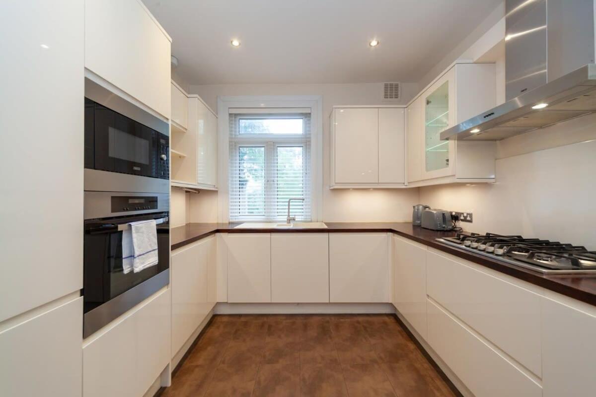 Spacious 2 Bedroom Maisonette In Stratford Londra Esterno foto
