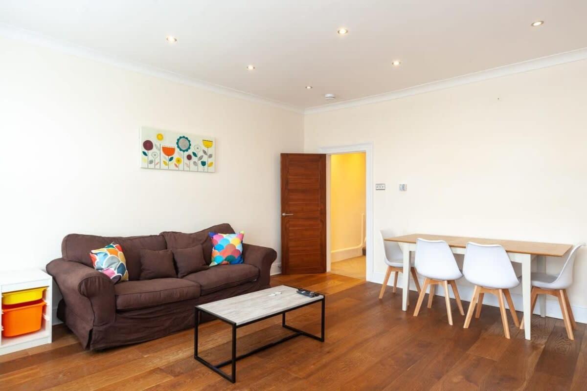 Spacious 2 Bedroom Maisonette In Stratford Londra Esterno foto