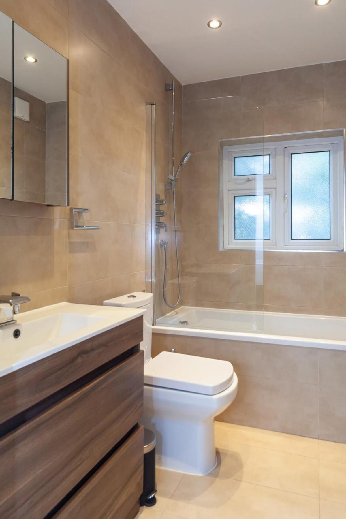 Spacious 2 Bedroom Maisonette In Stratford Londra Esterno foto